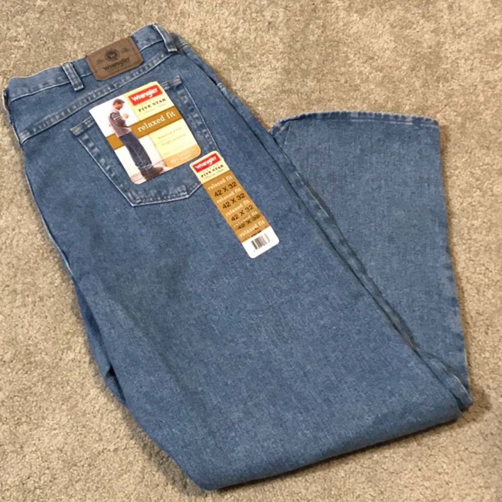 Men’s Wrangler relaxed regular fit jeans - New w tags - 42x32